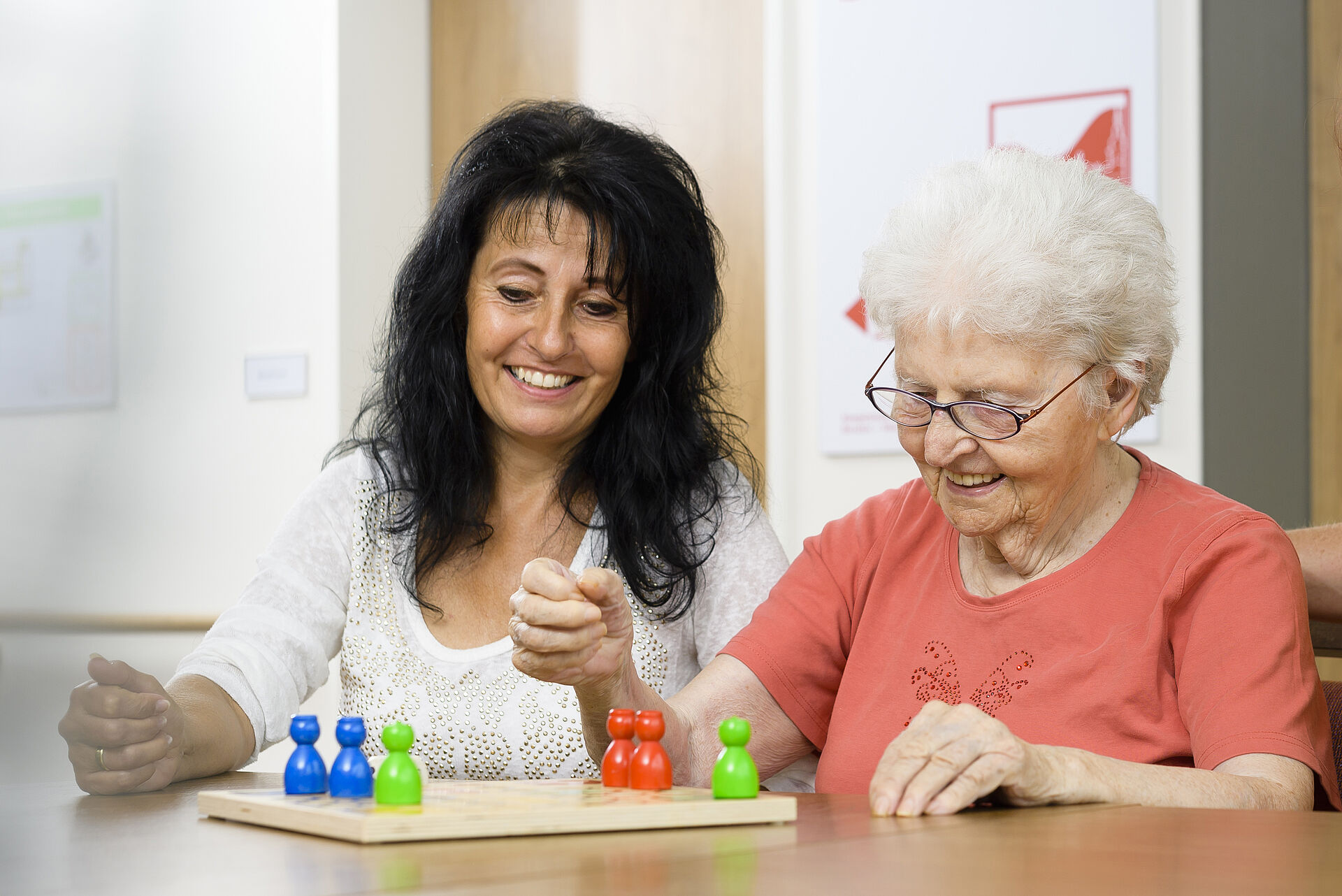 Pflegekurs für Angehörige von Menschen mit Demenz: Hilfe in der Region Ansbach