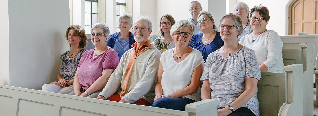 Mitglieder der Diakonische Schwestern- und Bürderschaft in der Lauretius Kirche Neuendettelsau.