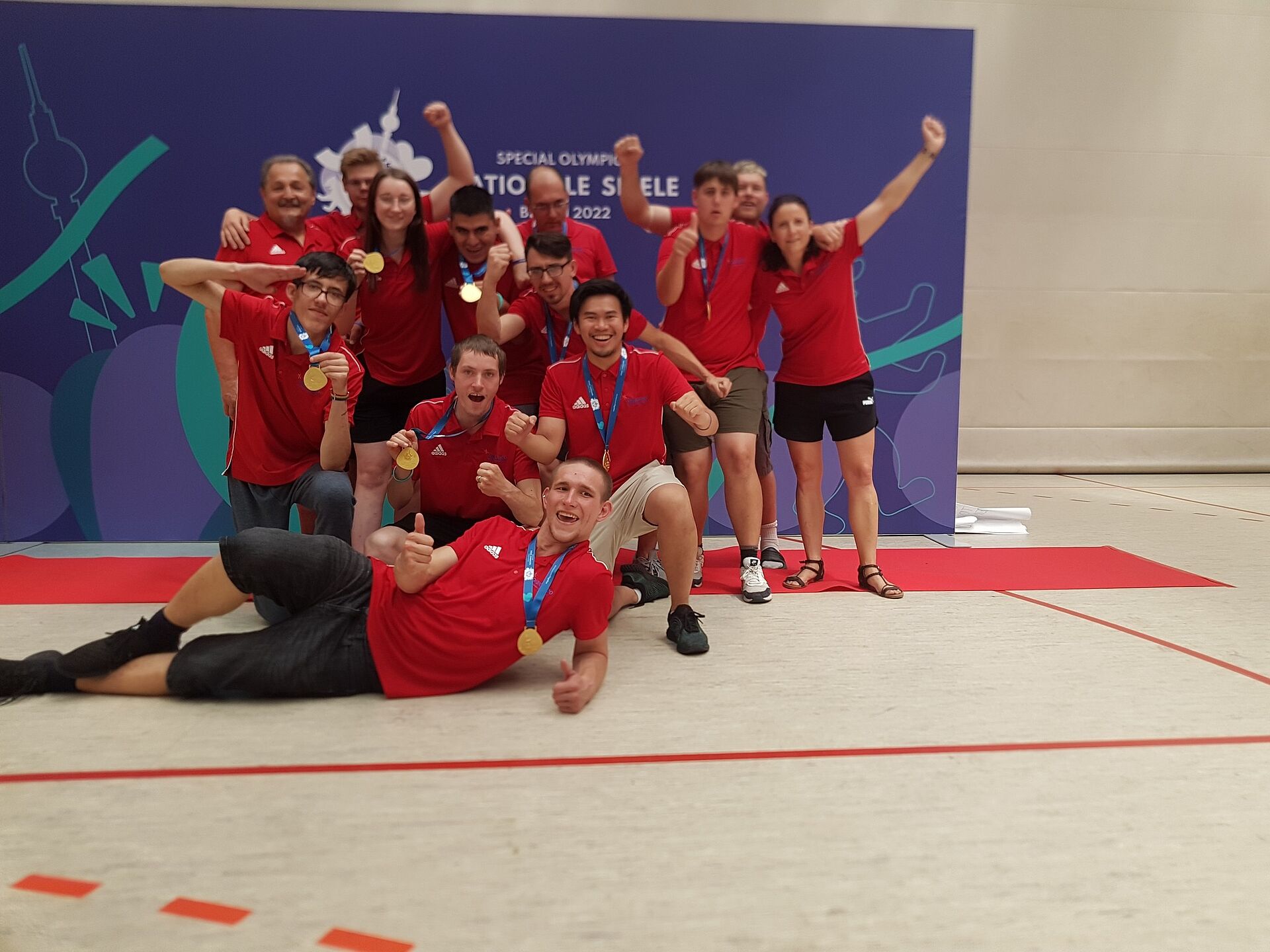 Siegreiche Handballmannschaft bei den Special Olympics