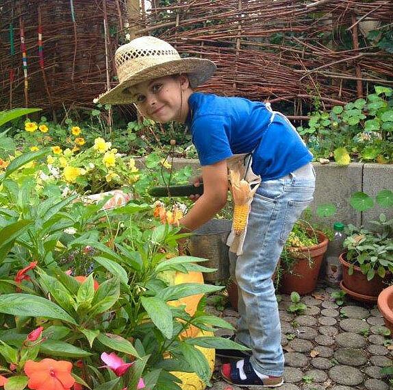 Partizipation im Kinderhort: Gartenarbeit