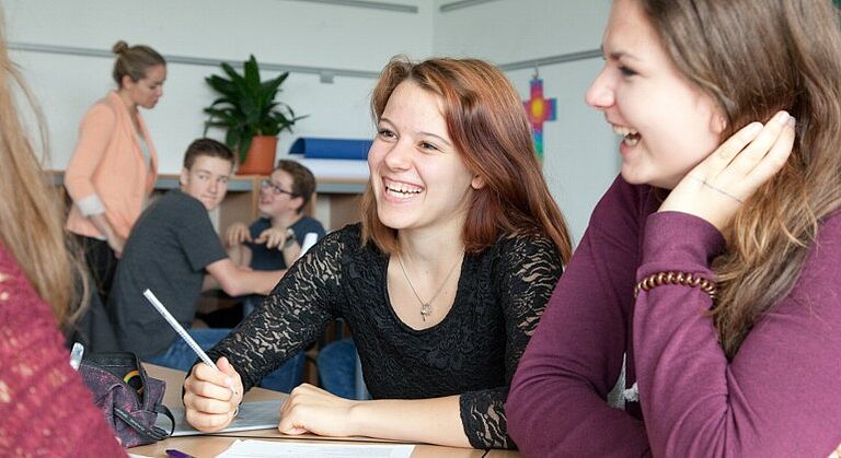 Schüler während des Unterrichts am Laurentius-Gymnasium Neuendettelsau.