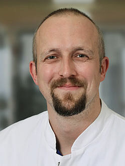 Dr. Ralf Völker
